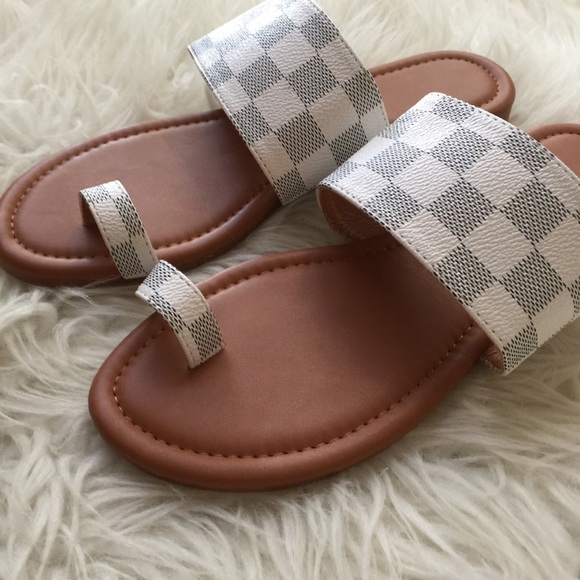 Checkered Toe Ring Slip On Sandals - Picture 10 of 16